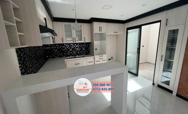 Hermosa casa VIP con área verde de venta, Sector cuatro esquinas de Ricaurte C1110