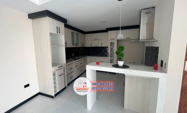 Hermosa casa VIP con área verde de venta, Sector cuatro esquinas de Ricaurte C1110