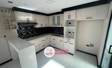 Hermosa casa VIP con área verde de venta, Sector cuatro esquinas de Ricaurte C1110
