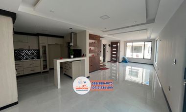 Hermosa casa VIP con área verde de venta, Sector cuatro esquinas de Ricaurte C1110