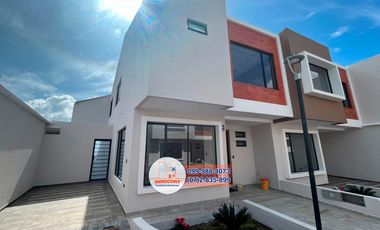 Hermosa casa VIP con área verde de venta, Sector cuatro esquinas de Ricaurte C1110