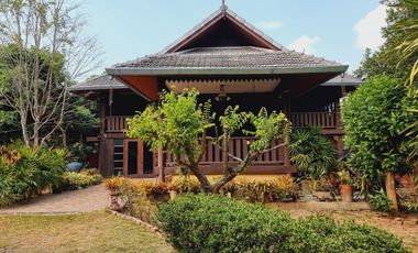 2-storey Thai-style teak house for sale, good atmosphere, shady.
