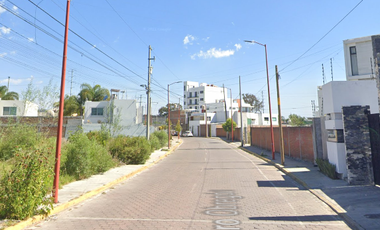 Oportunidad Residencia en Remate Bancario, Álvaro Obregón 2810, Santiago Momoxpan, Cholula, Puebla, México