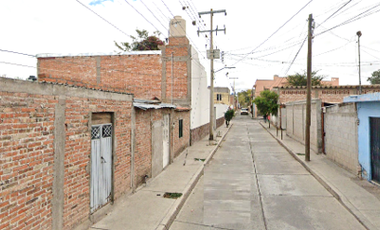 SE VENDE TERRENO CON CONSTRUCCION