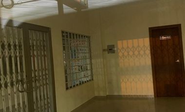rento local comercial en avenida Rio Lelia