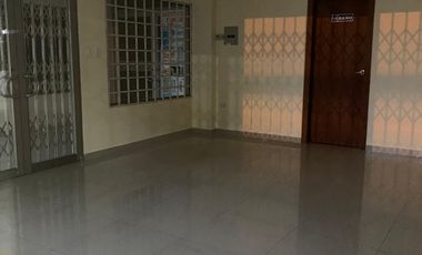 rento local comercial en avenida Rio Lelia