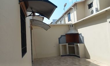 En venta casa de 3 dormitorios en Urb. Veranda, Avenida Narcisa de Jesus