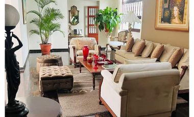LINDA CASA PARA FAMILIA GRANDE MÚLTIPLES AMBIENTES EN EL CORAZÓN DE SAN ISIDRO