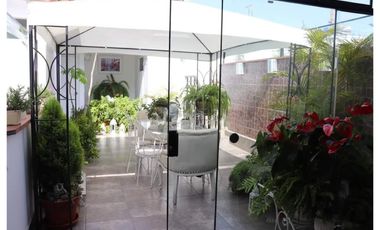 LINDA CASA PARA FAMILIA GRANDE MÚLTIPLES AMBIENTES EN EL CORAZÓN DE SAN ISIDRO