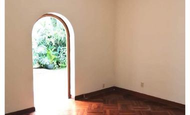 LINDA CASA PARA FAMILIA GRANDE MÚLTIPLES AMBIENTES EN EL CORAZÓN DE SAN ISIDRO