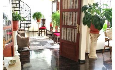 LINDA CASA PARA FAMILIA GRANDE MÚLTIPLES AMBIENTES EN EL CORAZÓN DE SAN ISIDRO