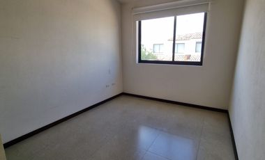 CASA EN RENTA EN PUEBLA EN FRACC. REAL SANTA CRUZ, CERCA DEL COLEGIO HUMBOLDT