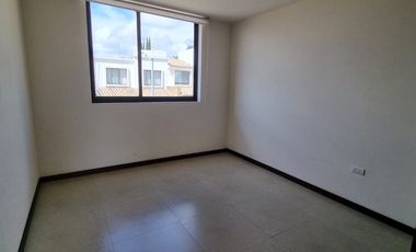 CASA EN RENTA EN PUEBLA EN FRACC. REAL SANTA CRUZ, CERCA DEL COLEGIO HUMBOLDT