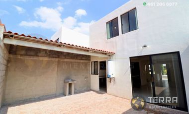 RENTA CASA Amplia 🏡 en la Cantera Residencial Celaya Gto. Villa Marino Fraccionamiento con Alberca 🏊 Gym Área de Juegos Infantiles 👦 👧🏼