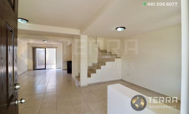 RENTA CASA Amplia 🏡 en la Cantera Residencial Celaya Gto. Villa Marino Fraccionamiento con Alberca 🏊 Gym Área de Juegos Infantiles 👦 👧🏼