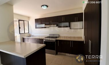 RENTA CASA Amplia 🏡 en la Cantera Residencial Celaya Gto. Villa Marino Fraccionamiento con Alberca 🏊 Gym Área de Juegos Infantiles 👦 👧🏼