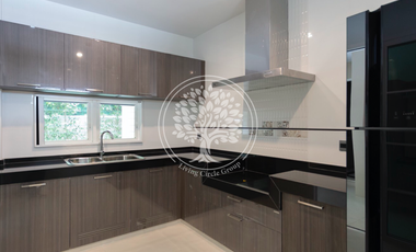 A quality single house with a beautiful fully furnished for rent in Bangna k.m. 7. The house is including 4 bedrooms + 5 bathrooms