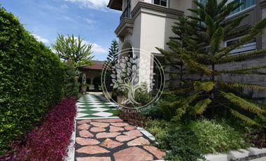 A quality single house with a beautiful fully furnished for rent in Bangna k.m. 7. The house is including 4 bedrooms + 5 bathrooms