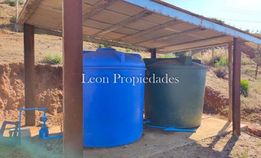 León propiedades vende o arrienda gran casa con establo en Fundo Alhué, Curacaví.