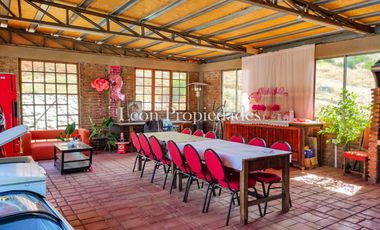 León propiedades vende o arrienda gran casa con establo en Fundo Alhué, Curacaví.