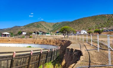 León propiedades vende o arrienda gran casa con establo en Fundo Alhué, Curacaví.