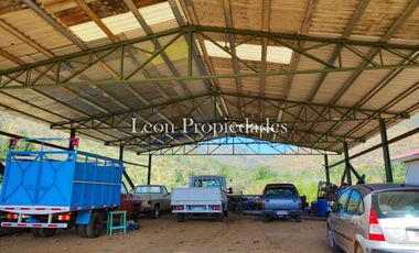 León propiedades vende o arrienda gran casa con establo en Fundo Alhué, Curacaví.