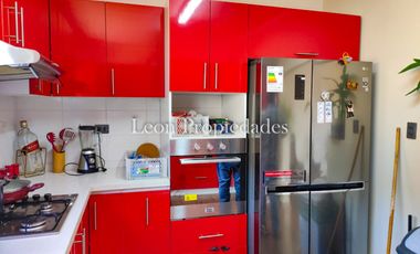 León propiedades vende o arrienda gran casa con establo en Fundo Alhué, Curacaví.