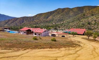 León propiedades vende o arrienda gran casa con establo en Fundo Alhué, Curacaví.