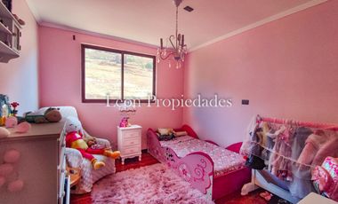 León propiedades vende o arrienda gran casa con establo en Fundo Alhué, Curacaví.