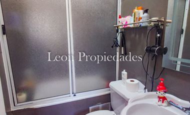 León propiedades vende o arrienda gran casa con establo en Fundo Alhué, Curacaví.