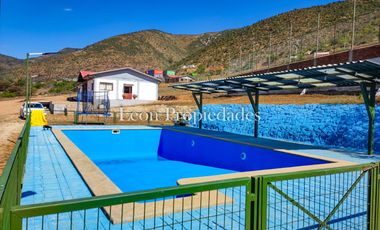 León propiedades vende o arrienda gran casa con establo en Fundo Alhué, Curacaví.