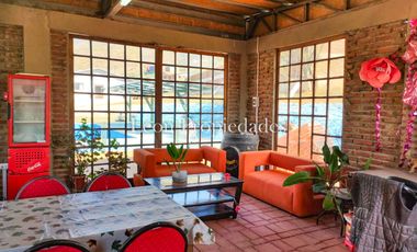 León propiedades vende o arrienda gran casa con establo en Fundo Alhué, Curacaví.