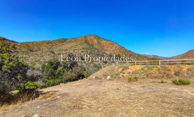 León propiedades vende o arrienda gran casa con establo en Fundo Alhué, Curacaví.
