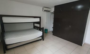 Departamento amueblado en planta baja en Col. Lomas del Mar de 2 recámaras. Incluye agua