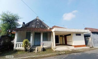 Dijual Rumah Tua Hitung Tanah Saja di Pusat Kota Kabupaten Jombang