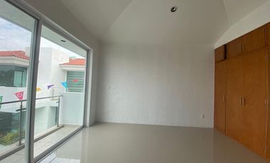 CASA EN RENTA EN FRACCIONAMIENTO LOMAS DE COCOYOC MORELOS