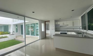 CASA EN RENTA EN FRACCIONAMIENTO LOMAS DE COCOYOC MORELOS