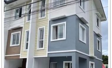 The 3-Storey Townhomes with Parking for Sale in Istana Villas