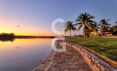 Casa en Venta en Cancún en Residencial Lagos del Sol con Terraza y Alberca