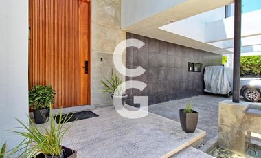 Casa en Venta en Cancún en Residencial Lagos del Sol con Terraza y Alberca