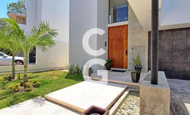 Casa en Venta en Cancún en Residencial Lagos del Sol con Terraza y Alberca