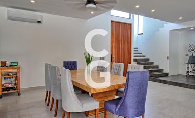 Casa en Venta en Cancún en Residencial Lagos del Sol con Terraza y Alberca