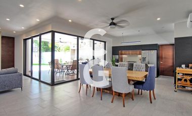Casa en Venta en Cancún en Residencial Lagos del Sol con Terraza y Alberca