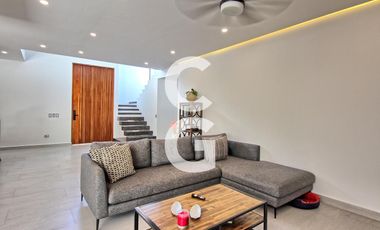 Casa en Venta en Cancún en Residencial Lagos del Sol con Terraza y Alberca