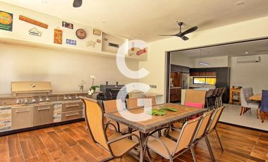 Casa en Venta en Cancún en Residencial Lagos del Sol con Terraza y Alberca