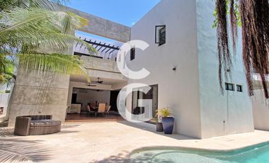 Casa en Venta en Cancún en Residencial Lagos del Sol con Terraza y Alberca