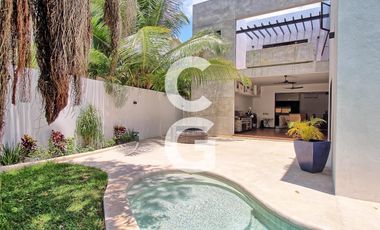 Casa en Venta en Cancún en Residencial Lagos del Sol con Terraza y Alberca