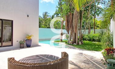 Casa en Venta en Cancún en Residencial Lagos del Sol con Terraza y Alberca