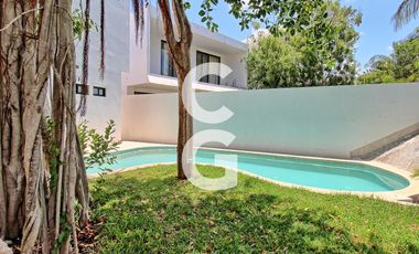 Casa en Venta en Cancún en Residencial Lagos del Sol con Terraza y Alberca