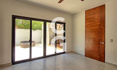 Casa en Venta en Cancún en Residencial Lagos del Sol con Terraza y Alberca